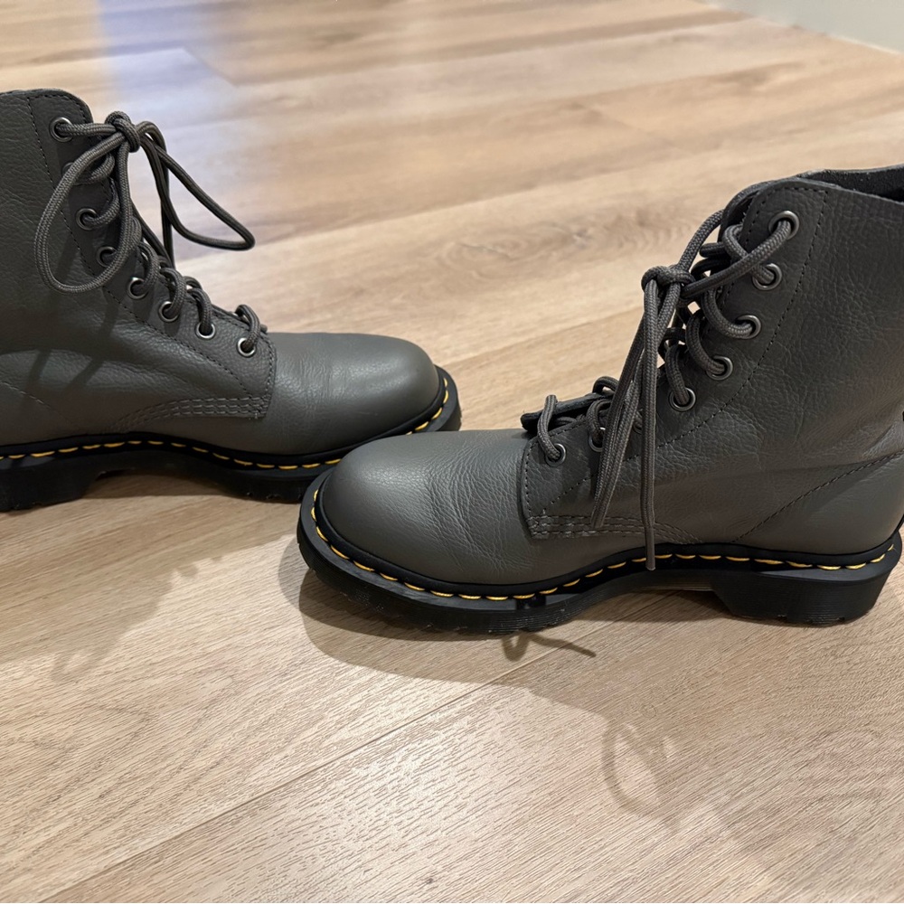 Dr. Martens Charcoal Leather Boots size 8 - Picture 4 of 6